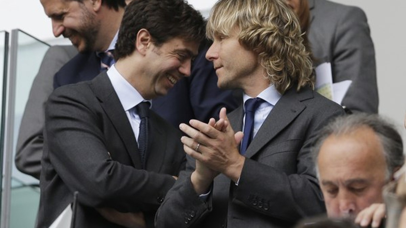 Prezident Juventusu Andrea Agnelli (vľavo) a Pavel Nedvěd.