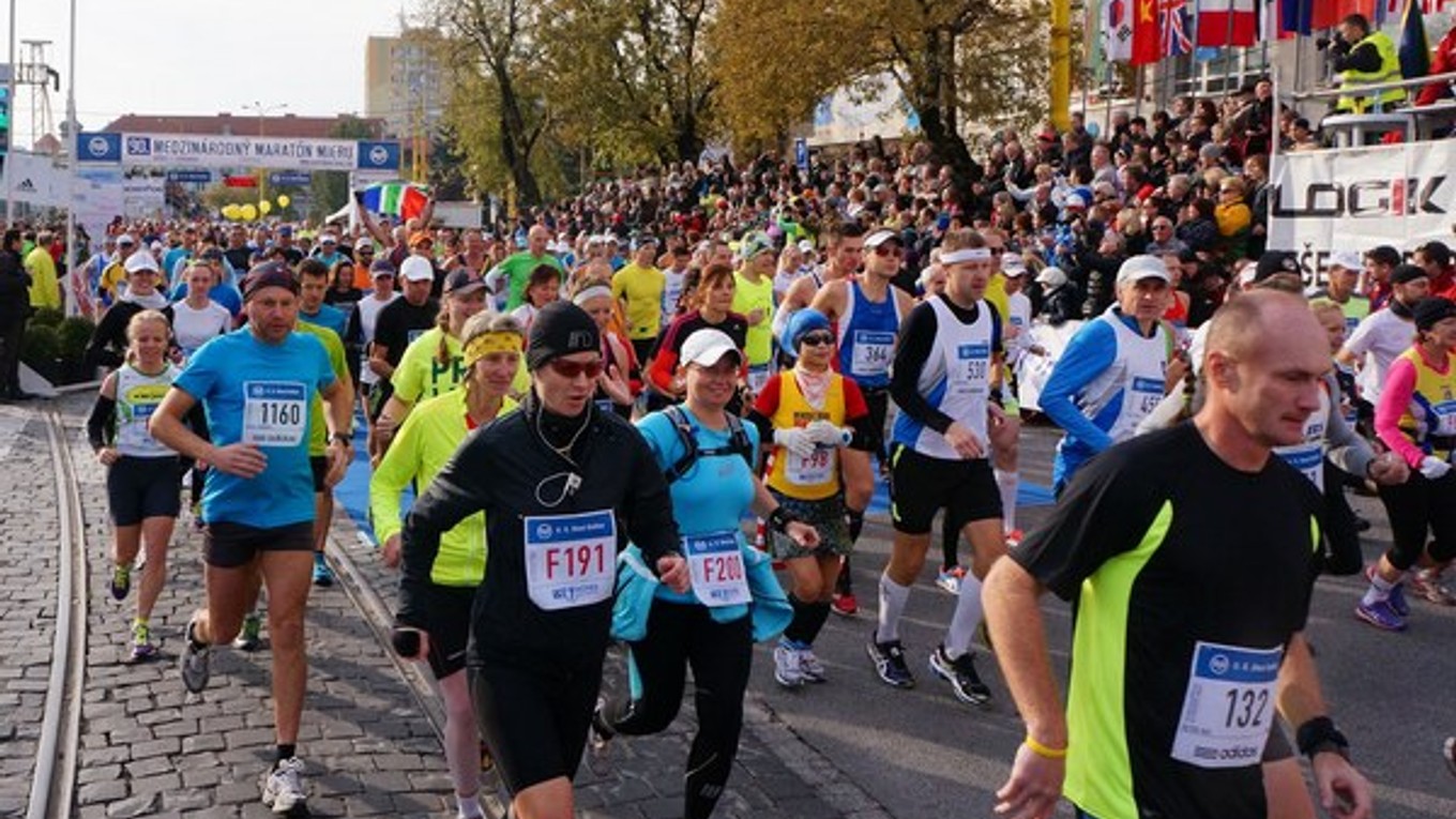 Na snímke štart Medzinárodného maratónu mieru v Košiciach 6.októbra 2013.