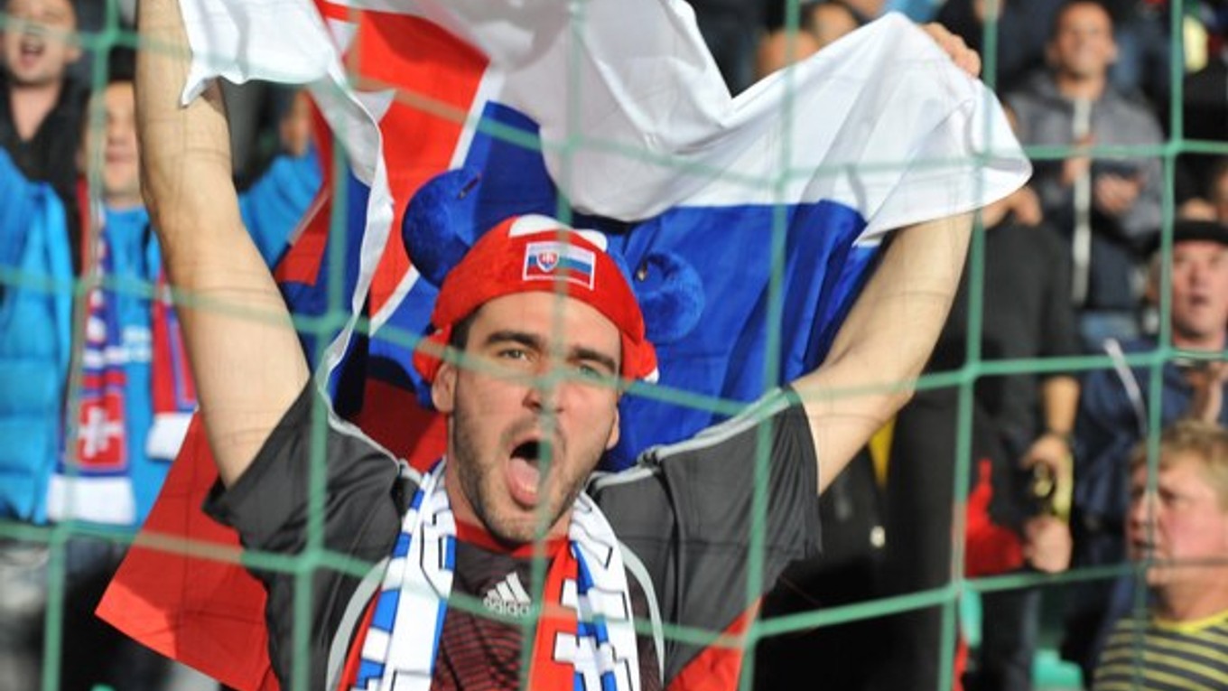 Slovenský fanúšik počas zápasu medzi Slovenskom a Španielskom.