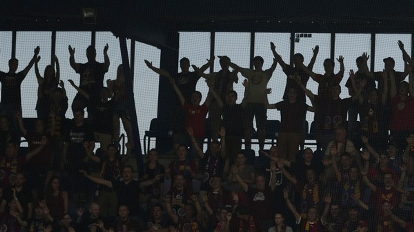 Fanúšikovia vyčínali.