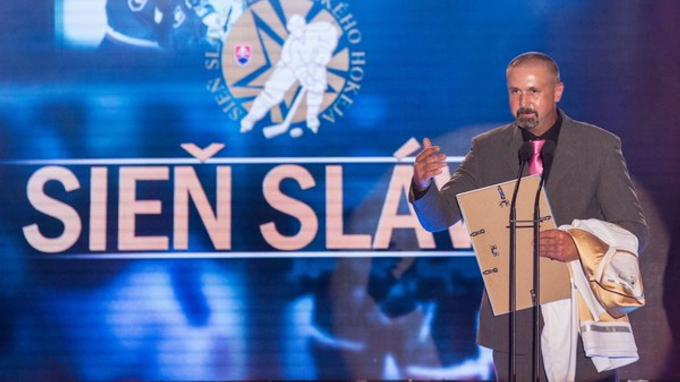 Novovymenovaný člen Siene slávy slovenského hokeja Zdeno Cíger.