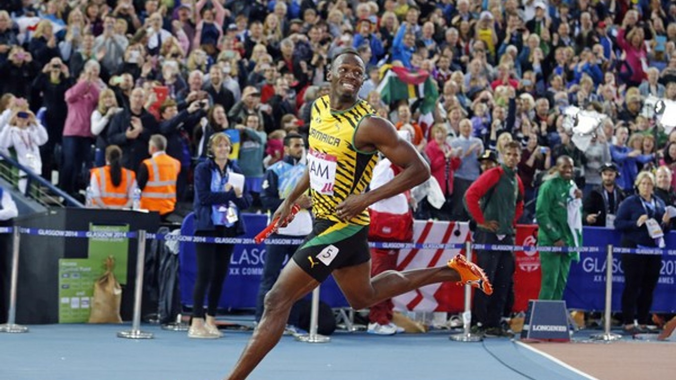 Spokojný Usain Bolt v cieli.
