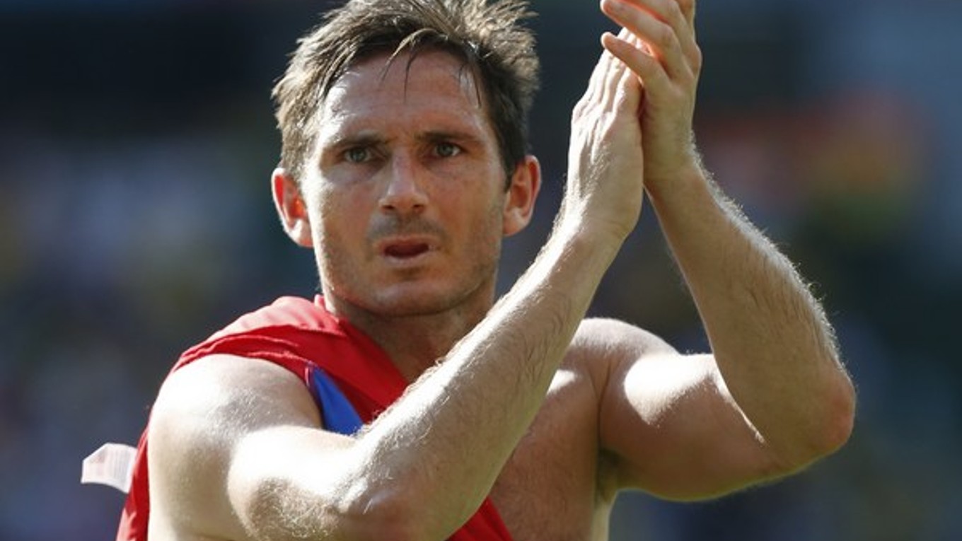 Frank Lampard bol súčasťou neúspešného tímu Anglicka na MS v Brazílii.