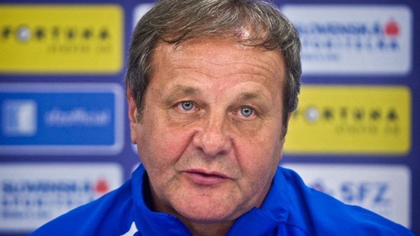 Tréner futbalovej reprezentácie Ján Kozák.
