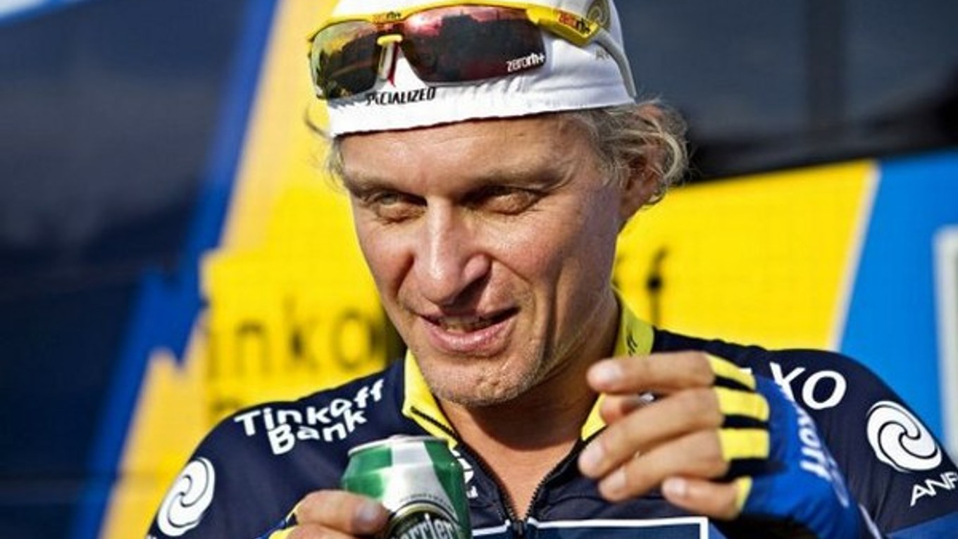 Oleg Tinkov v roku 2005 predal svoj ​​pivovar Tinkoff belgickej skupine InBev za 167 miliónov eur. V roku 2007 založil spoločnosť Tinkoff Credit Systems, ktorá sa stala priekopníkom internetového marketingu v Rusku a dnes patrí medzi najväčšie