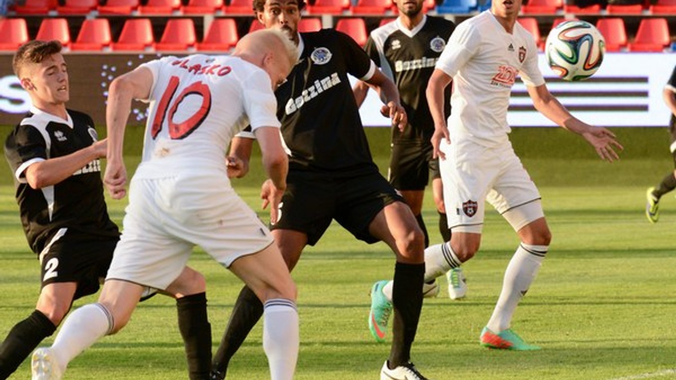 Ján Vlasko strieľa v 28. minúte tretí gól v odvetnom zápase 1. predkola Európskej ligy proti FC Hibernians v Zlatých Moravciach 10. júla.