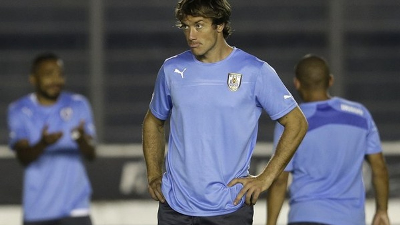 Diego Lugano na tréningu uruguajskej reprezentácie počas MS v Brazílii.