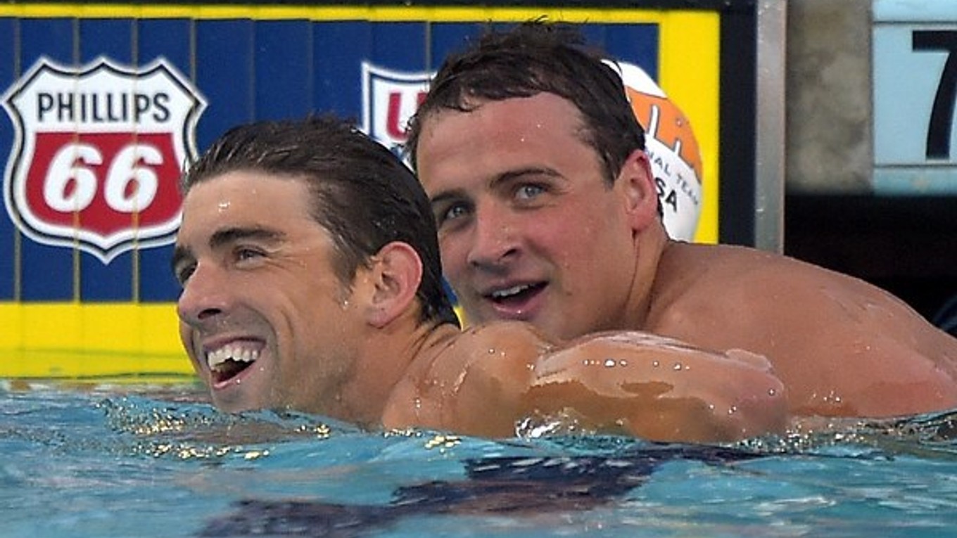 Michael Phelps (vľavo) a Ryan Lockte.