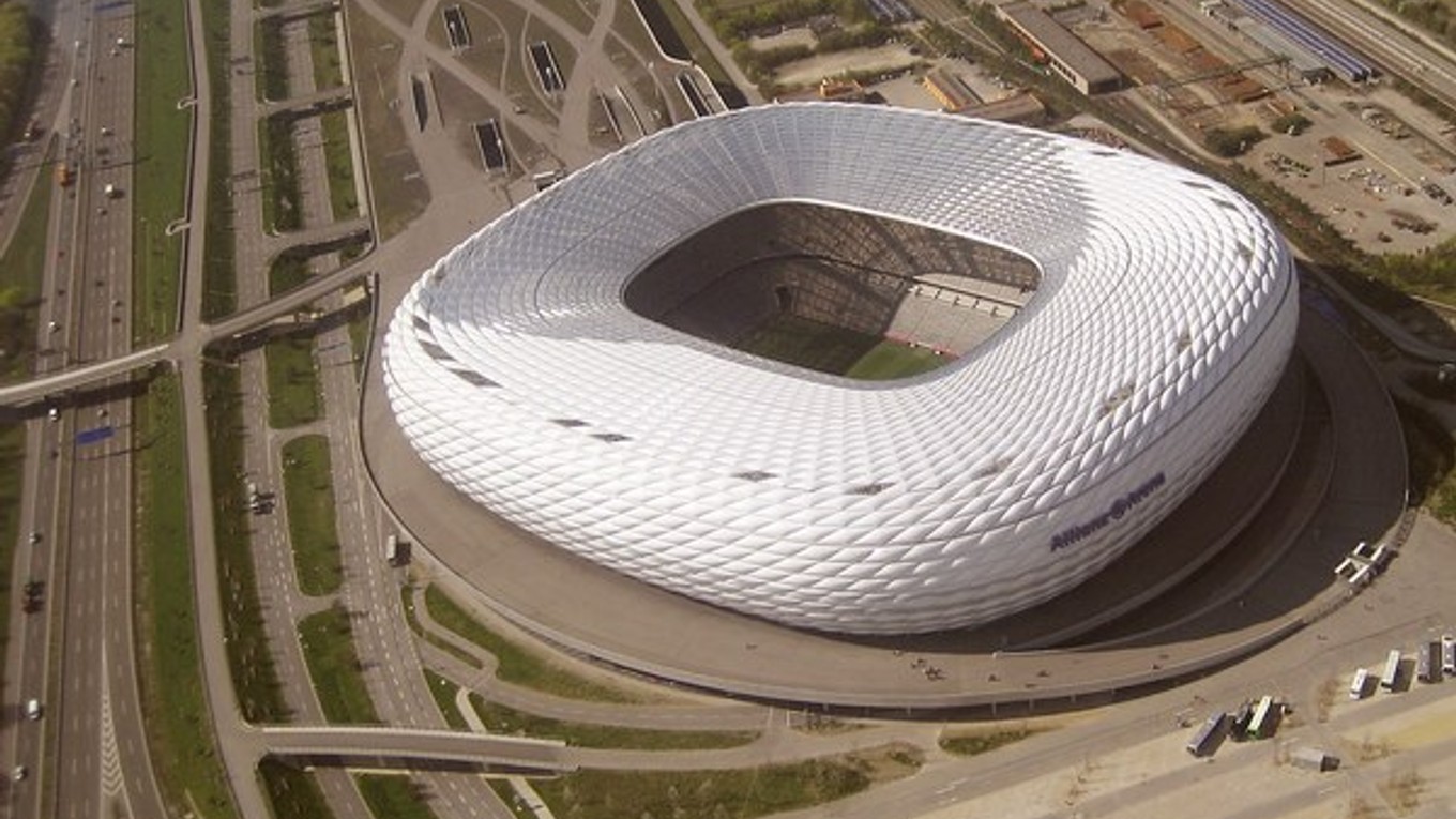 Allianz Arena v Mníchove zvýšila kapacitu na 75 000 divákov.