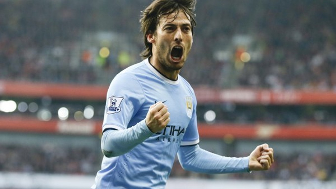 David Silva sa teší z gólu v zápase Premier League Manchester City - Arsenal.