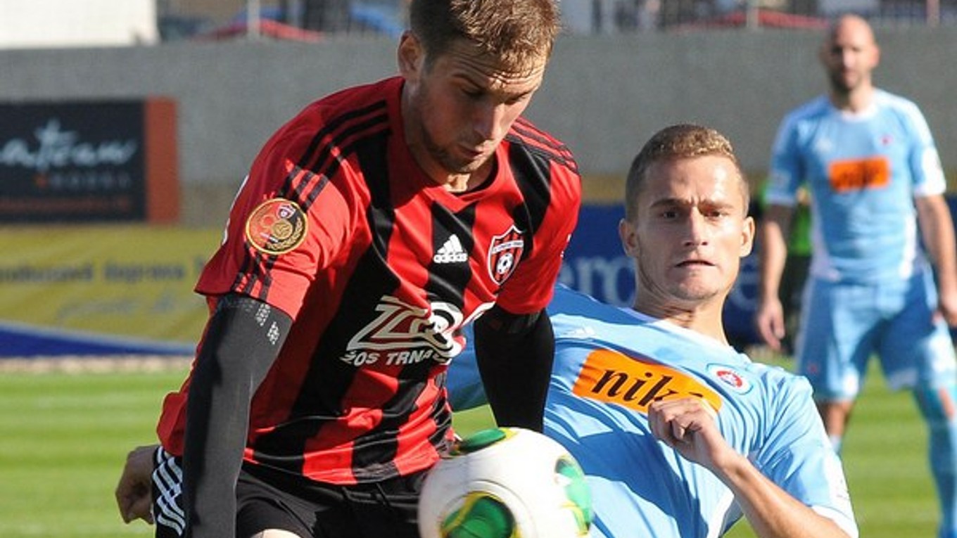 Tomáš Poznar ešte v drese Trnavy vľavo.