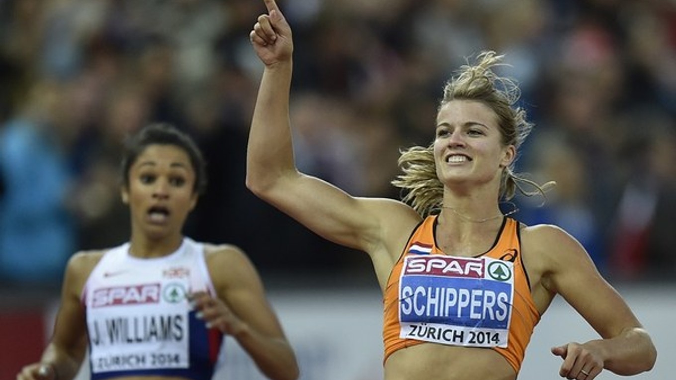 Schippersová oslavuje víťazstvo na 200 metrovej trati.
