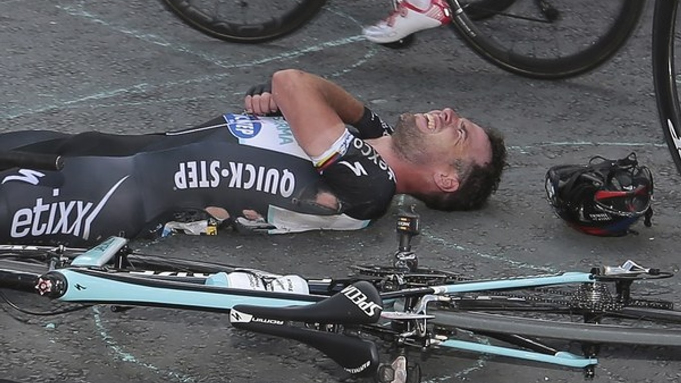 Mark Cavendish spadol na Tour de France.