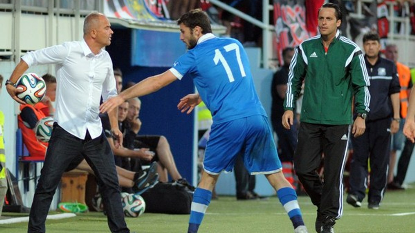 Juraj Jarábek (vľavo) a Giorgi Gurulii z FC Zestafoni počas odvetného zápasu 2. predkola Európskej ligy.
