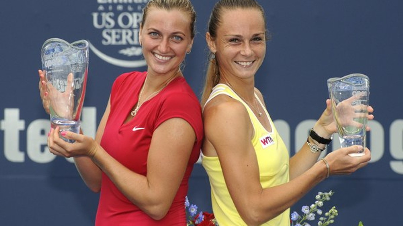 Slovenská tenistka Magdaléna Rybáriková (v žltom) sa v New Haven dostala až do finále. Tam prehrala s Petrou Kvitovou.