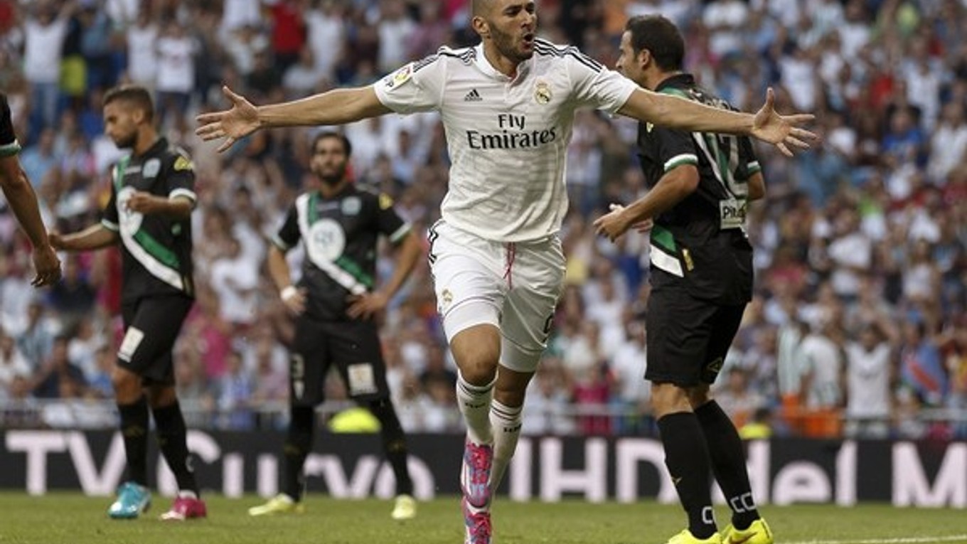 Karim Benzema oslavuje gól Realu Madrid na 1:0.
