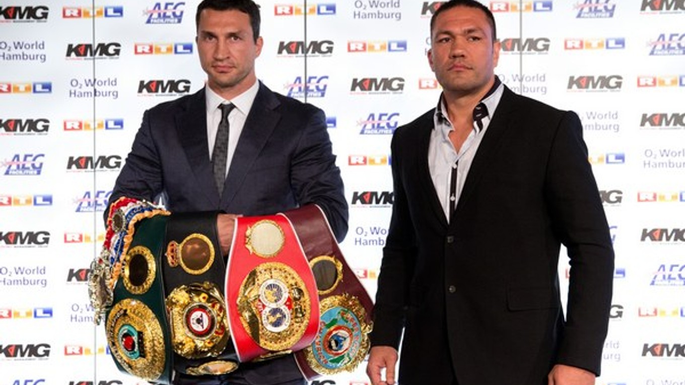 Kubrat Pulev (vpravo) a Vladimir Kličko.