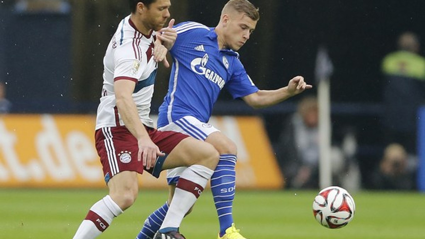 Xabi Alonso (vľavo) a Max Meyer.