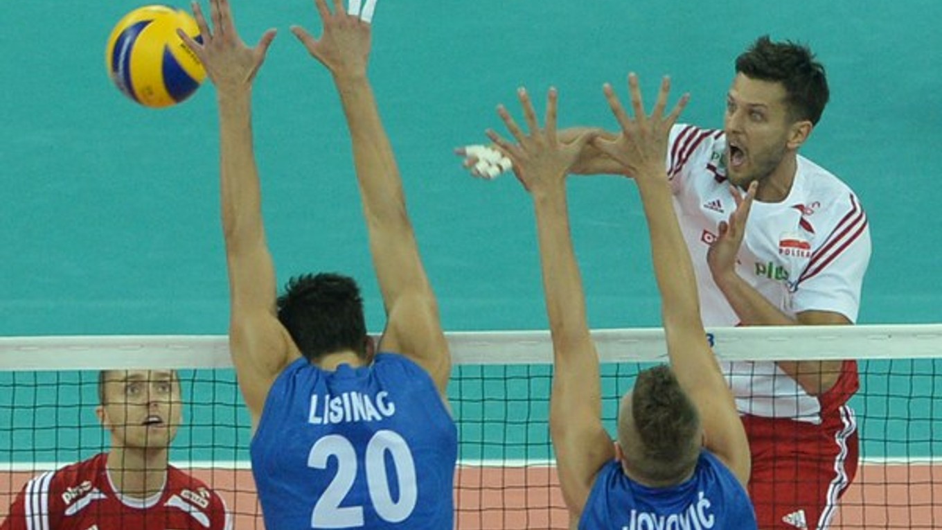 Proti Srbom smečuje Poliak Michal Winiarski.