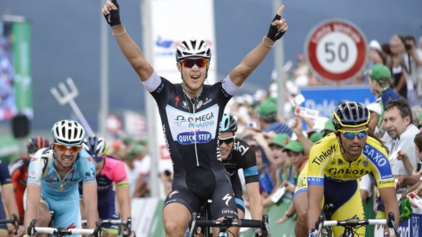 Matteo Trentin (uprostred) vyhral 10. etapu na Vuelte.