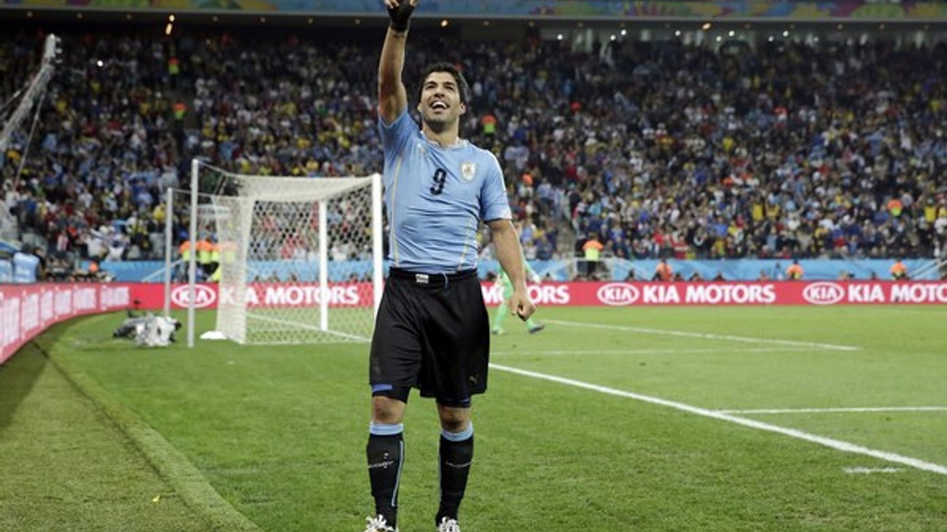Uruguajský útočník Luis Suárez strelil Anglicku dva góly.