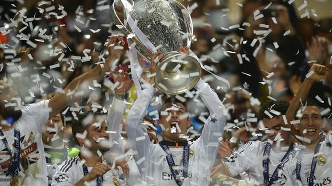 Posledný ročník Ligy majstrov vyhral Real Madrid. Trofej takto zdvihol Cristiano Ronaldo.