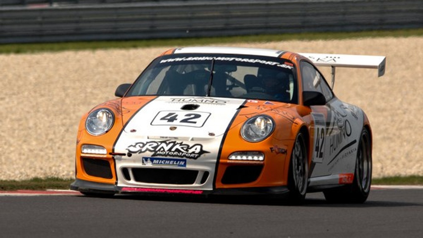 Tomáš Kukučka z tímu SRNKA Motorsport na Porsche GT3 počas kvalifikácie v piatok 17. augusta 2012.