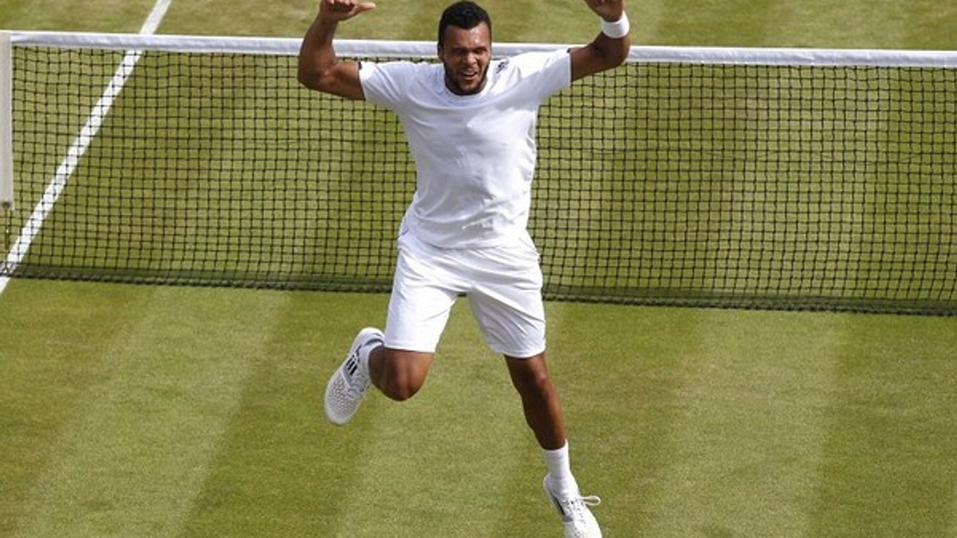 Jo-Wilfried Tsonga si v osemfinále Wimbledonu zahrá proti Novakovi Djokovičovi.