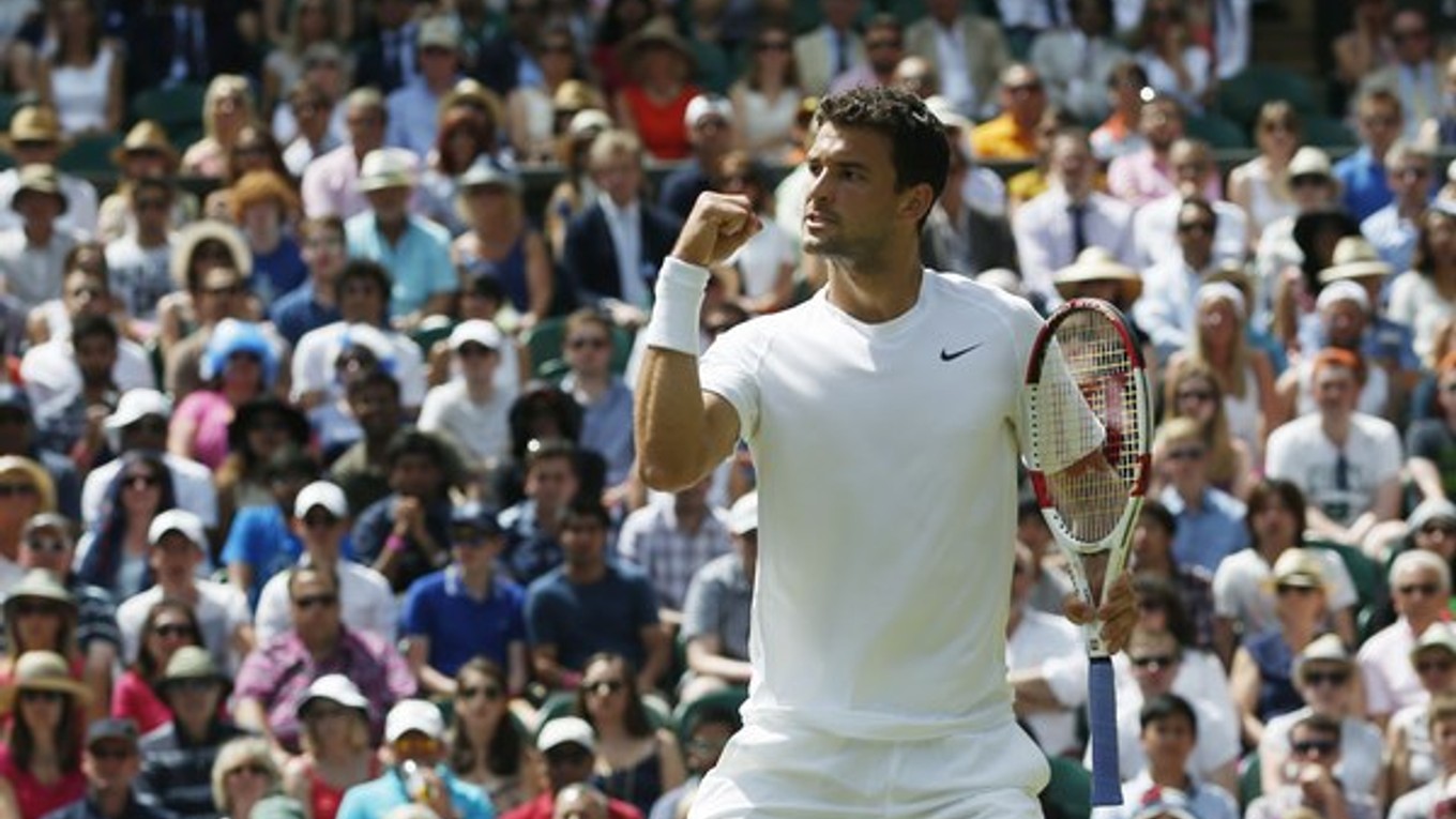 Bulharský tenista Grigor Dimitrov oslavuje po bodovom zisku v zápase proti Britovi Andymu Murrayovi.