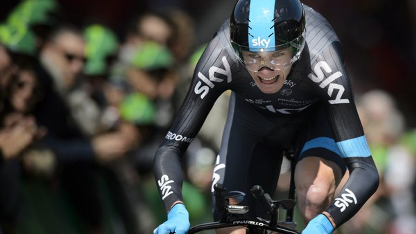 Britský cyklista Chris Froome obhajuje vvlaňajší triumf na Tour de France.