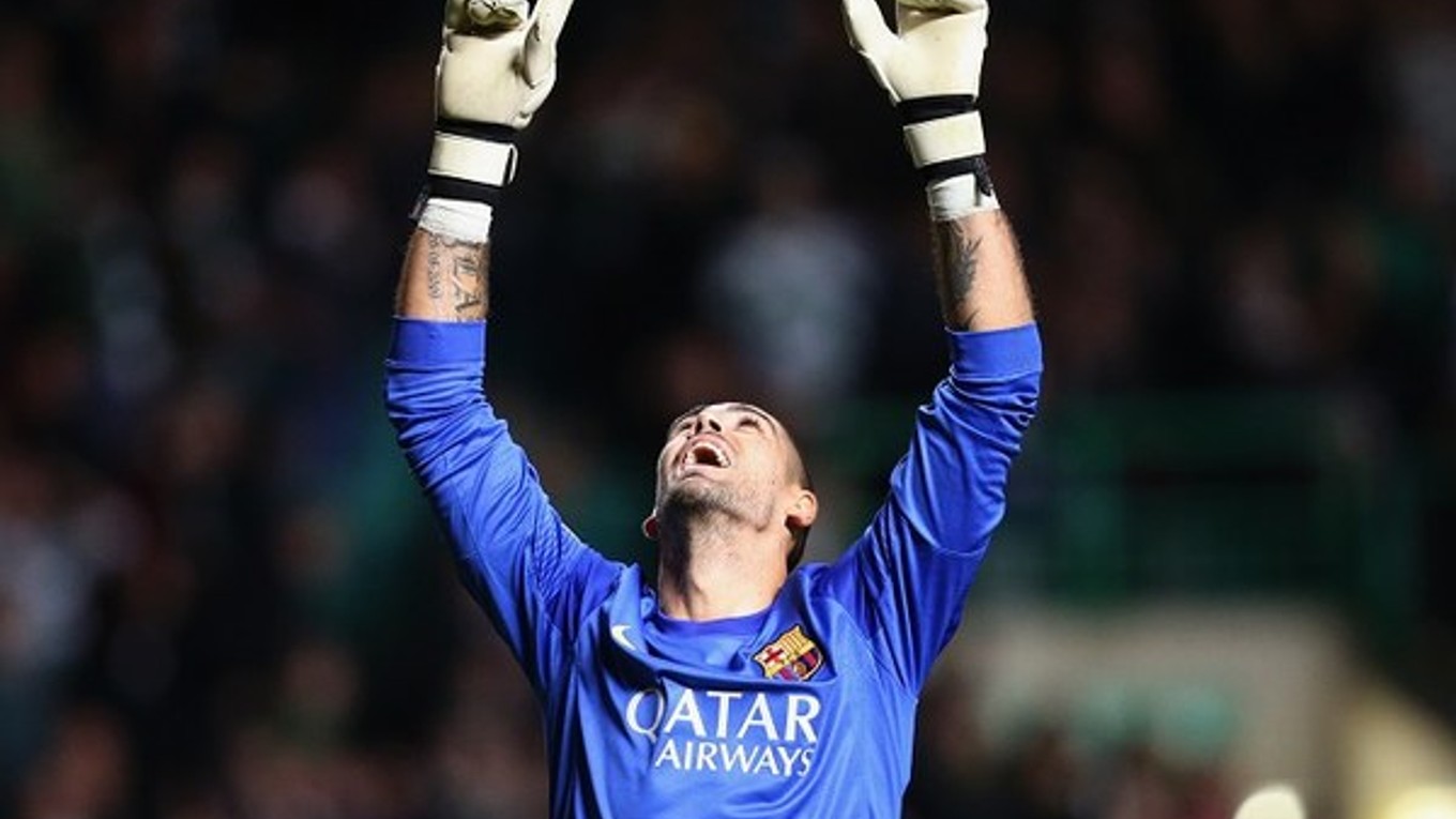 Víctor Valdés v barcelonskom drese.