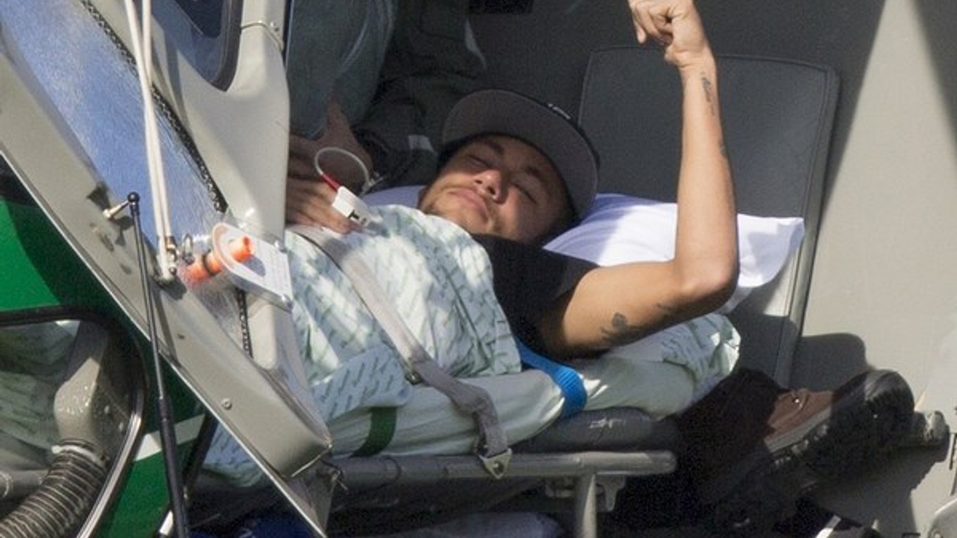 Neymar zamával fanúšikom.