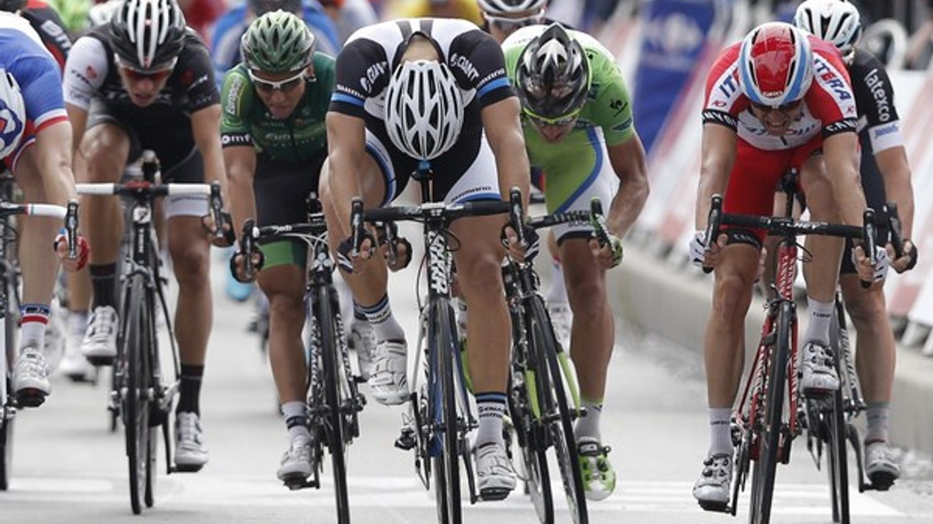 Peter Sagan (v zelenom) sa opäť držal zadného kolesa Marcela Kittela.
