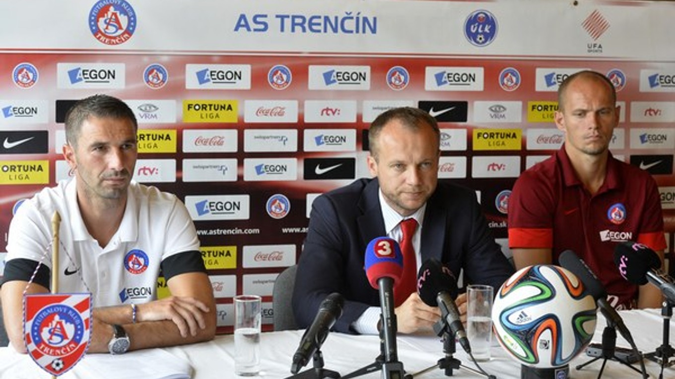 Trenčania na predsezónnej tlačovke. Zľava: Martin Ševela, Róbert Rybníček a Miloš Volešák.