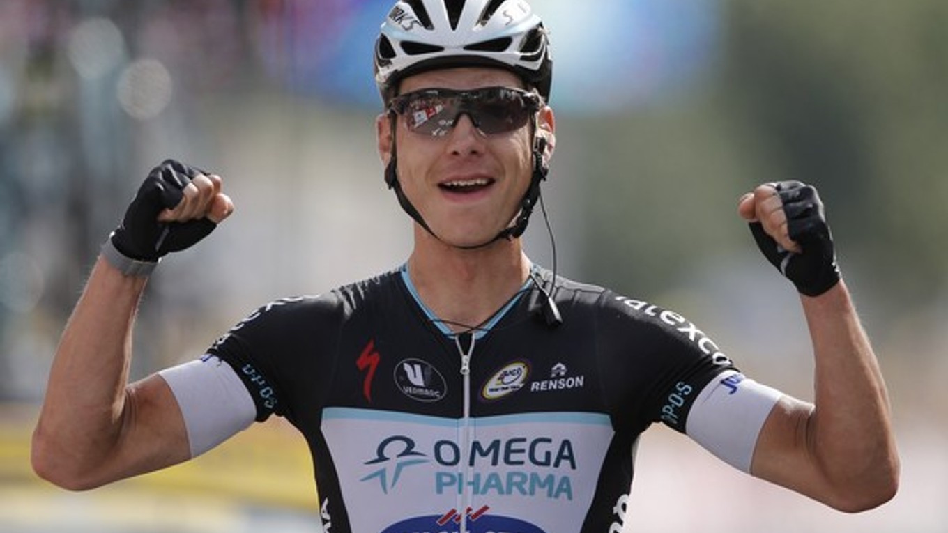 Nemecký cyklista Tony Martin z tímu Omega Pharma-Quick Step sa raduje z víťazstva v 9. etape.