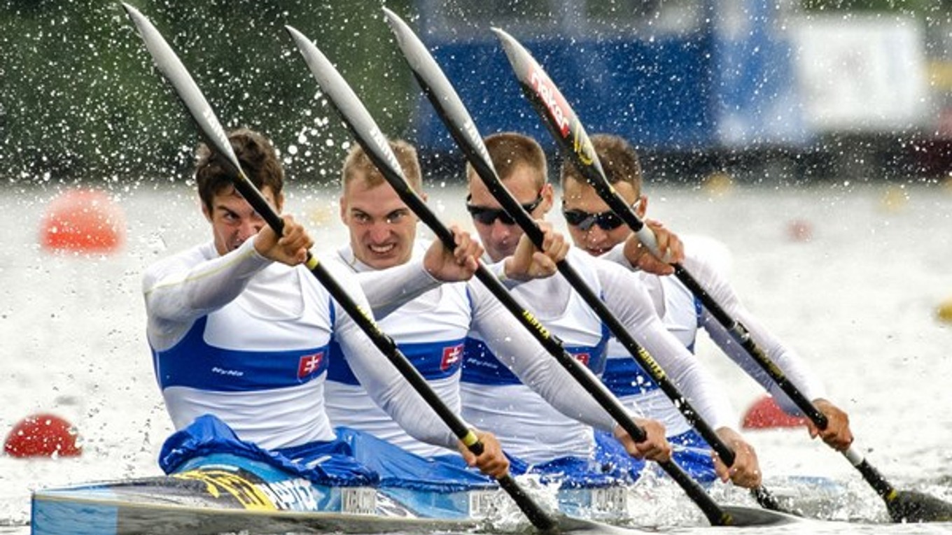 Mladý slovenský štvorkajak v zložení (na snímke zlava) Marek Krajčovič, Matej Michálek, Gábor Jakubík, Viktor Demin.