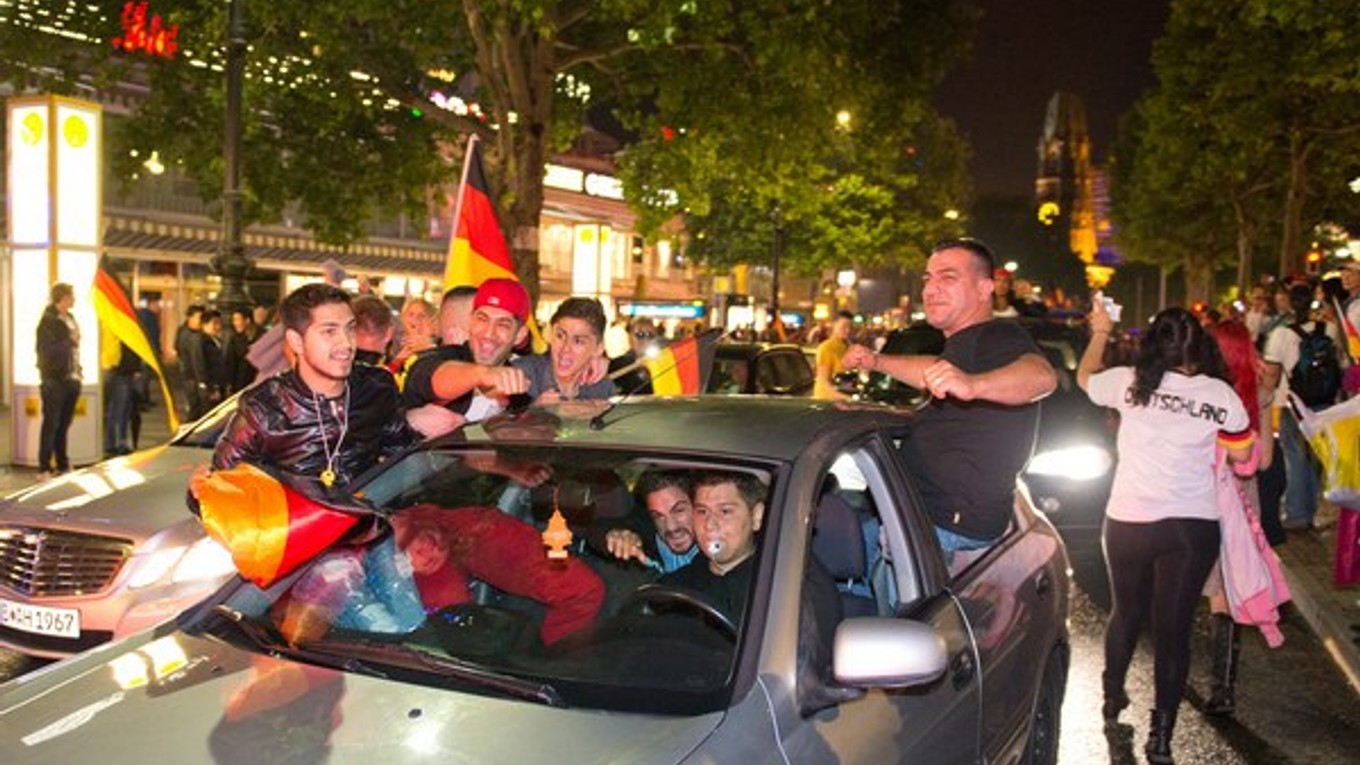Nemci oslavovali v uliciach Berlína.