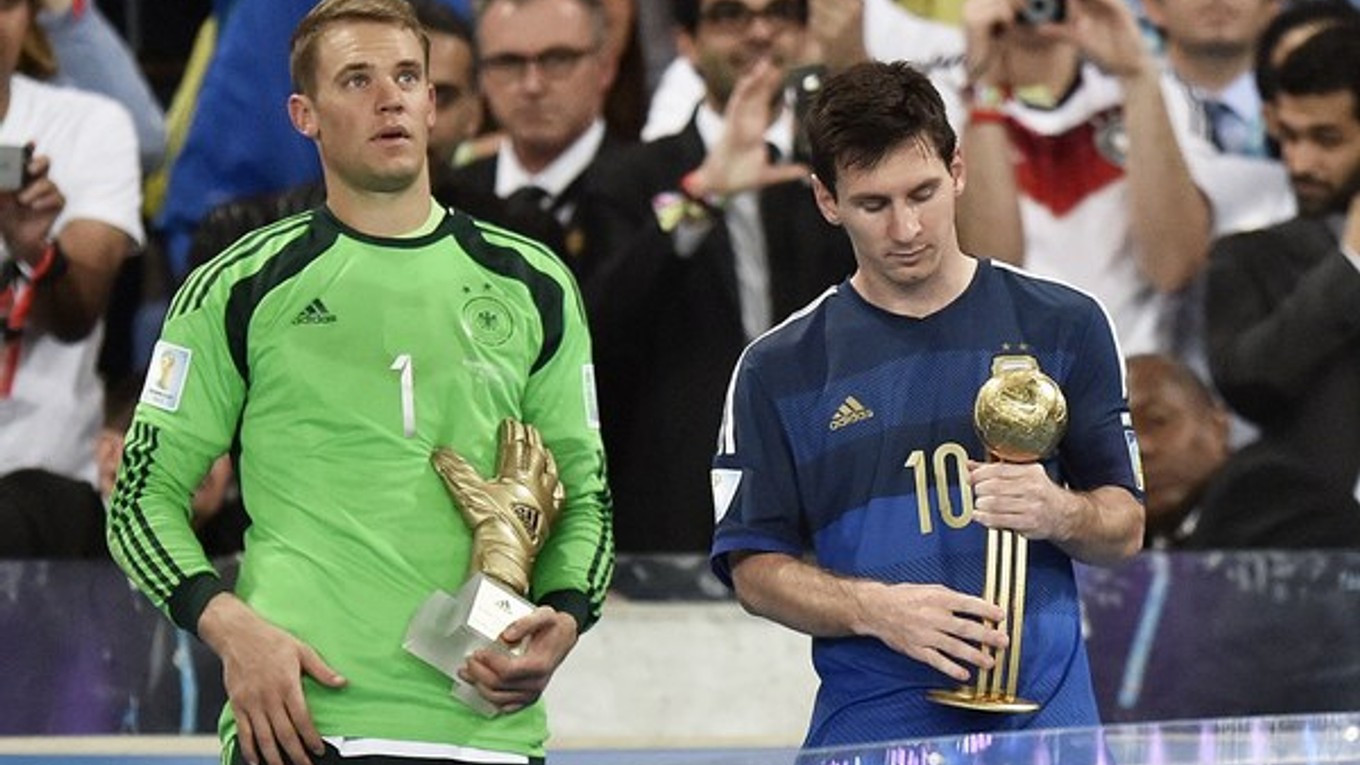 Brankár Manuel Neuer získal Zlatú rukavicu, Lionel Messi Zlatú loptu.