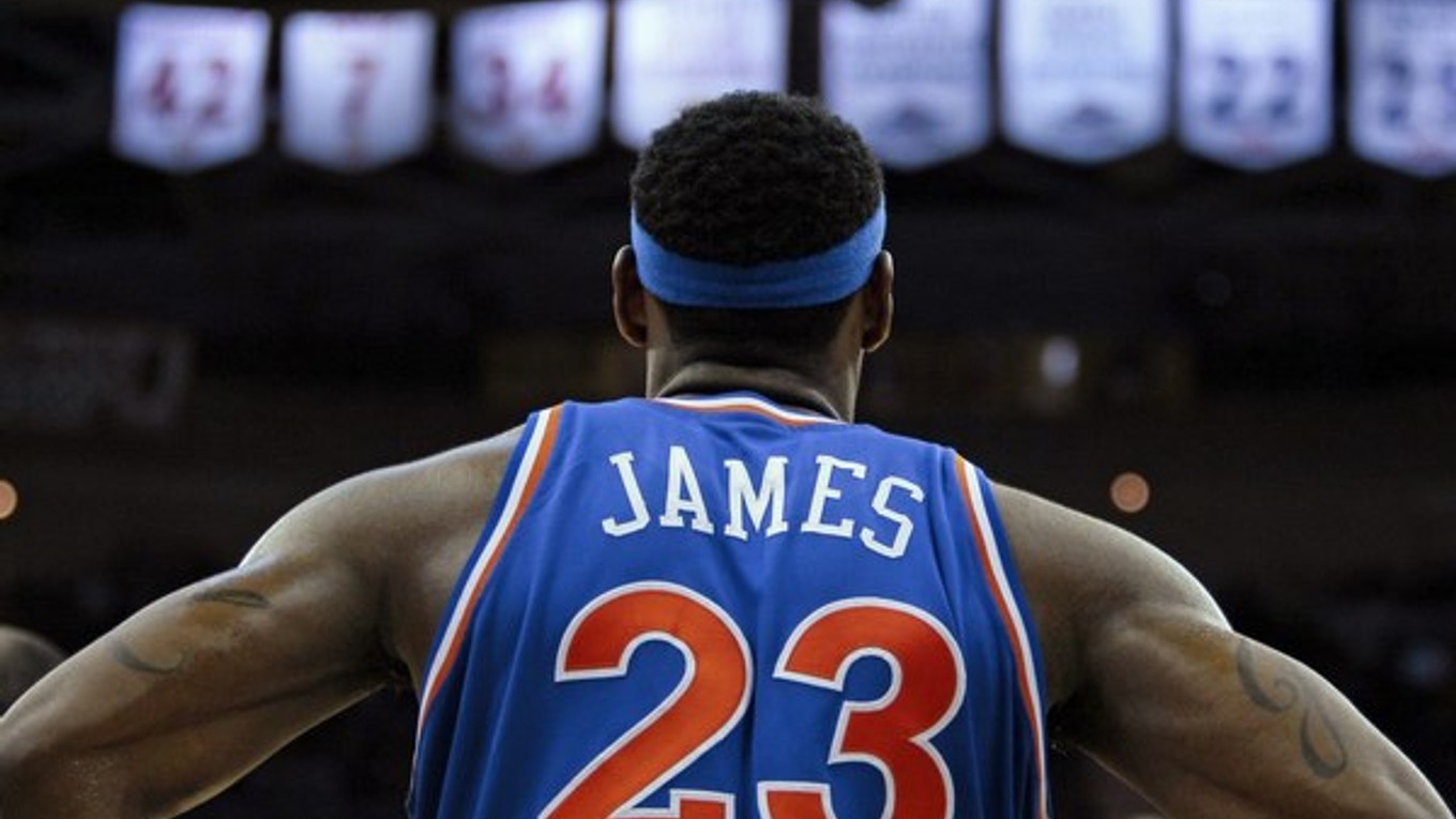 LeBron James sa vracia do klubu, v ktorom začínal v NBA.