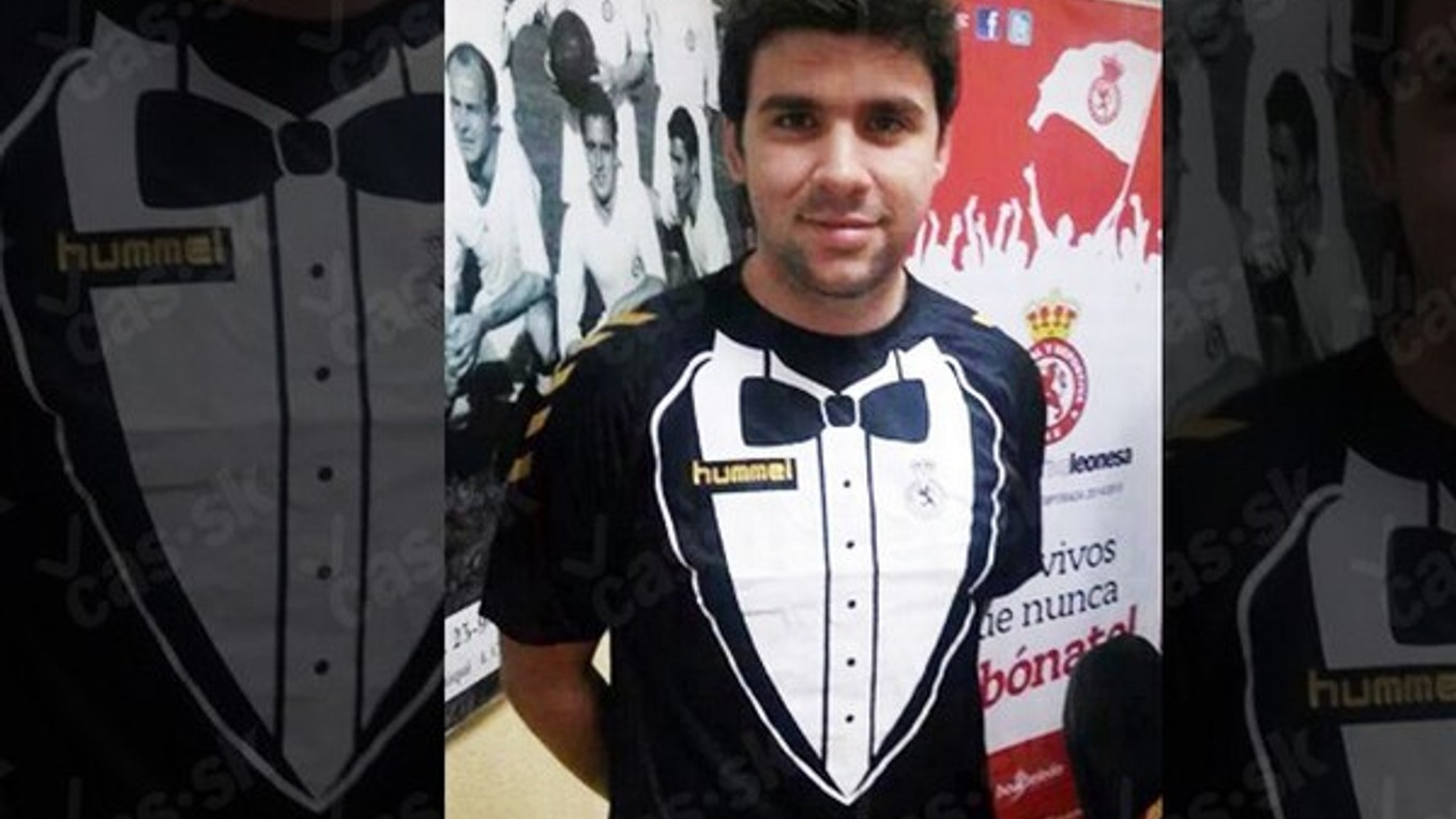 Hráči treťoligového Cultural Leonesa majú netradičné dresy.