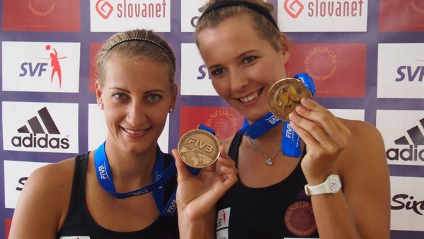 Natália Dubovcová a Dominika Nestarcová.