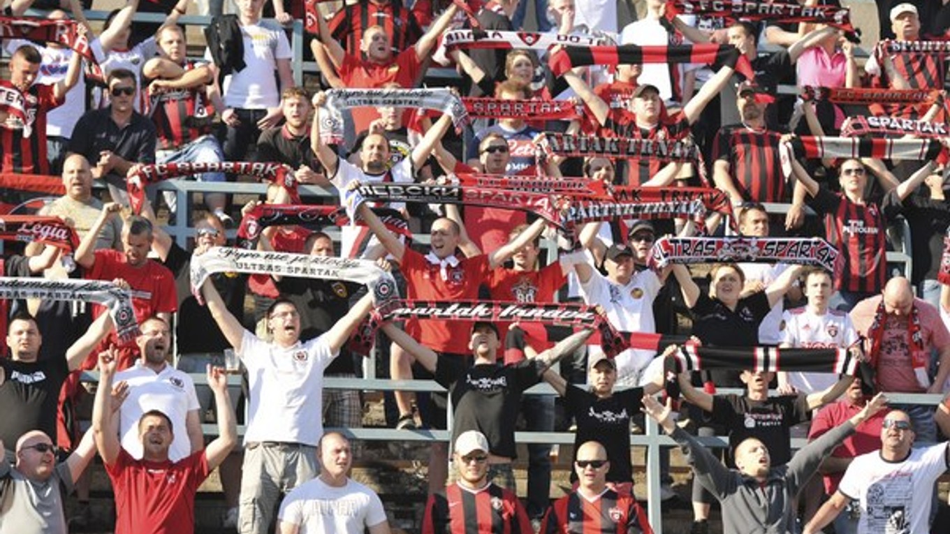 Európska futbalová únia bude kontrovolovať na zápase prejavy rasizmu. Ak sa budú opakovať klubu hrozí trest.
