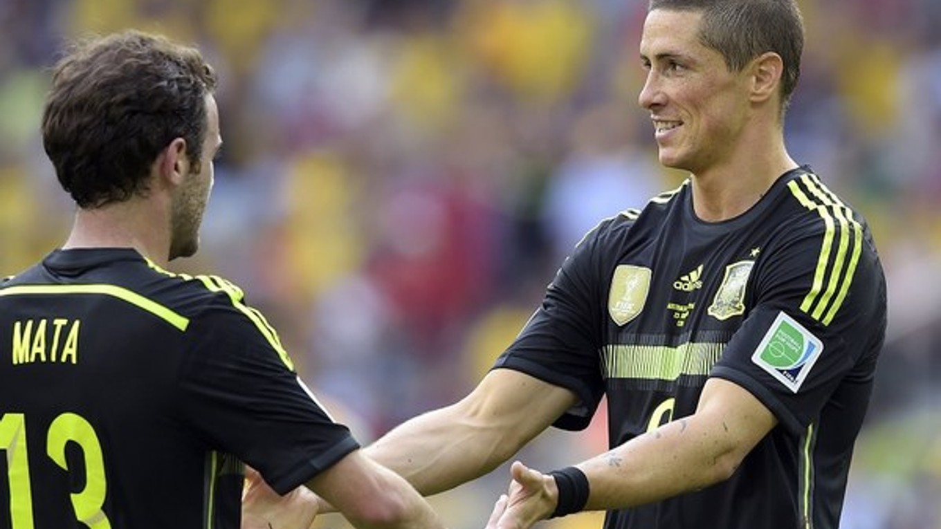 Fernando Torres (vpravo) a Juan Mata počas MS v Brazílii.
