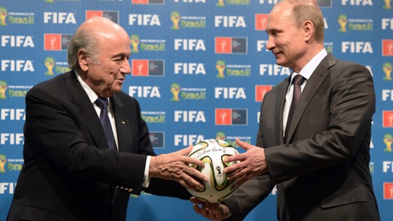 Blatter odovzdal v Brazílii šampionát Putinovi.