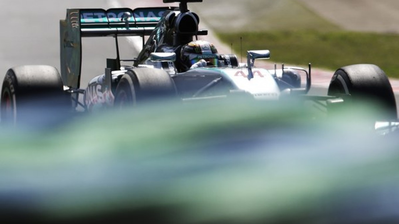 Brit Lewis Hamilton bol pri prvom tréningu v Maďarsku najrýchlejší.