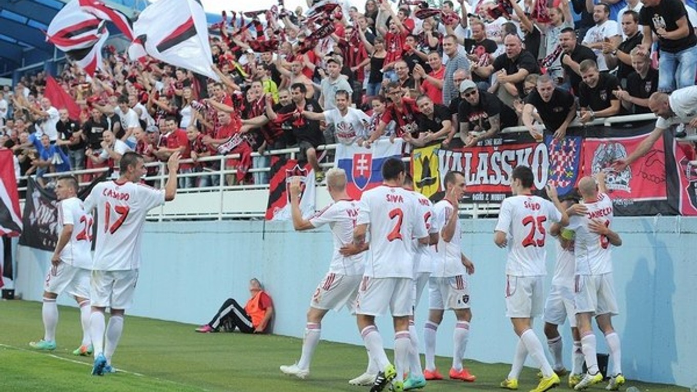 Futbalisti Spartaka Trnava postúpili, po bezgólovom prvom zápase zdolali v odvete v Zlatých Moravciach gruzínsky FC Zestafoni 3:0.