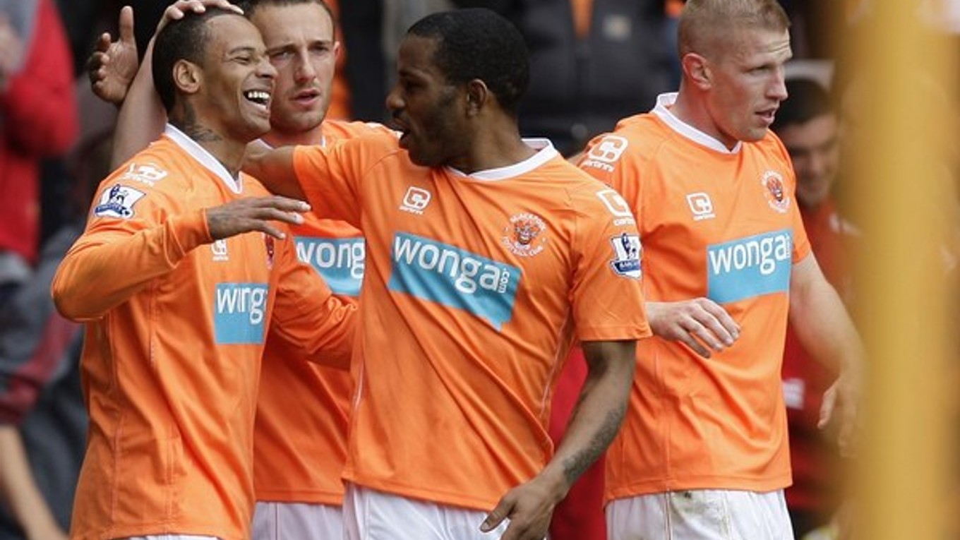 Futbalisti Blackpoolu počas pôsobenia v Premier League v roku 2011.