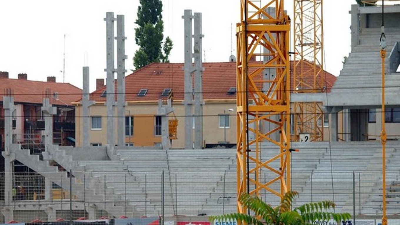 Práce na trnavskom štadióne pokračujú.