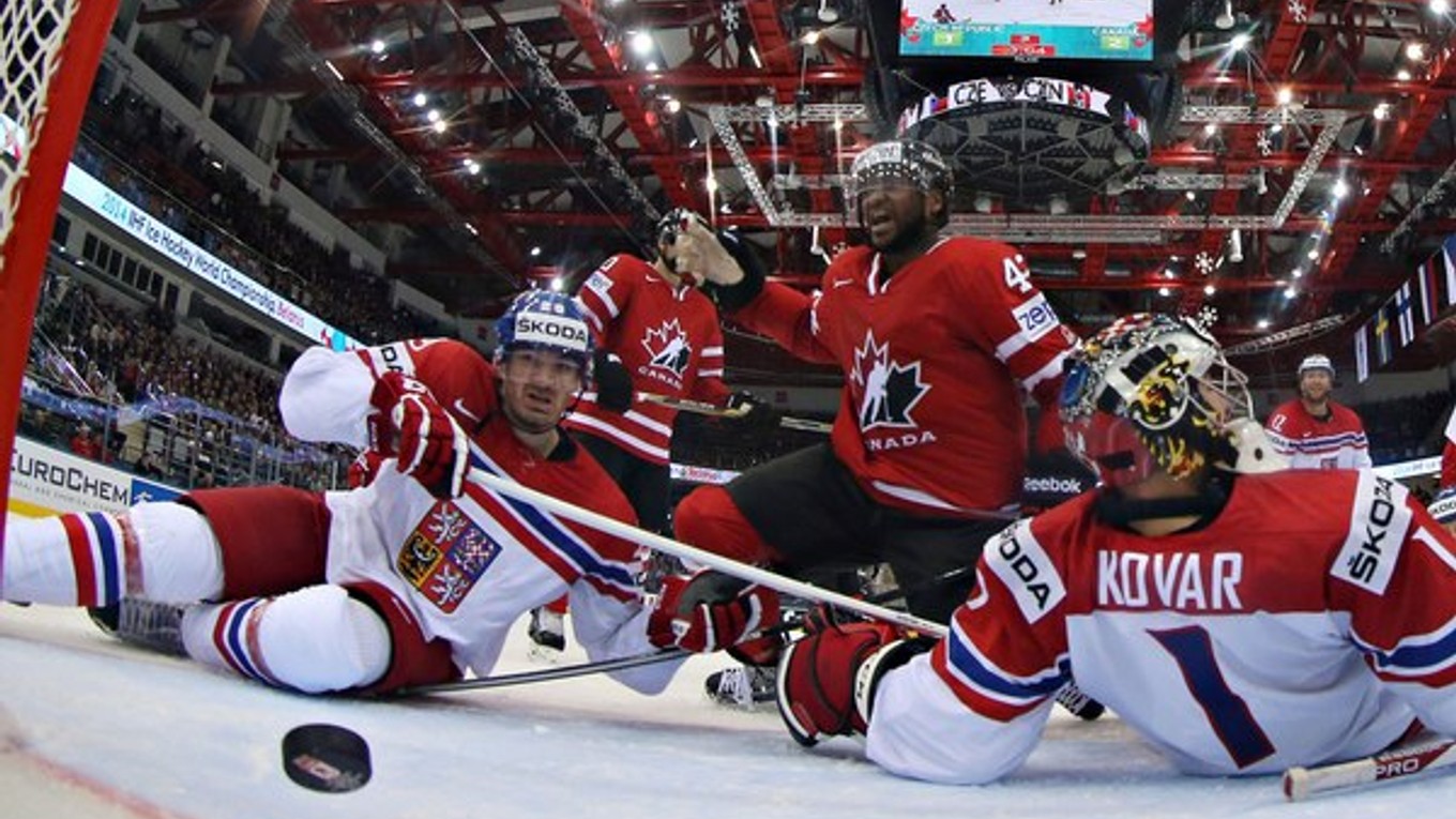 Jakub Kovář odišiel z českej bránky po štvrtom góle, ktorý padol v presilovke po faule jeho brata Jana.