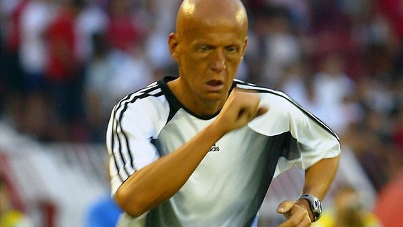 Bývalý uznávaný rozhodca Pierluigi Collina.
